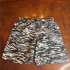 Under Armour Youth XL Blue & Gray Camo Athletic Shorts